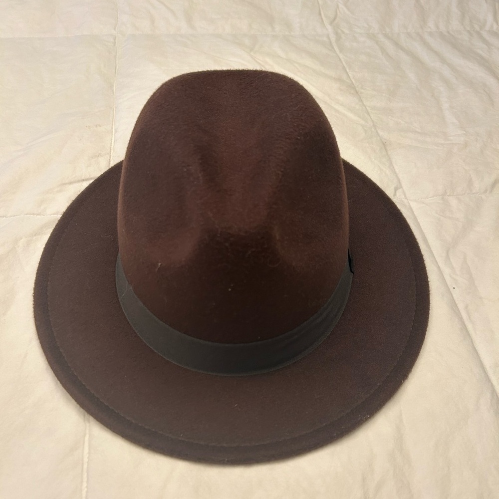 Burgundy H&M hat.